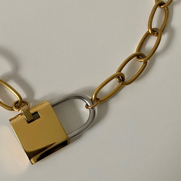 Big lock necklace