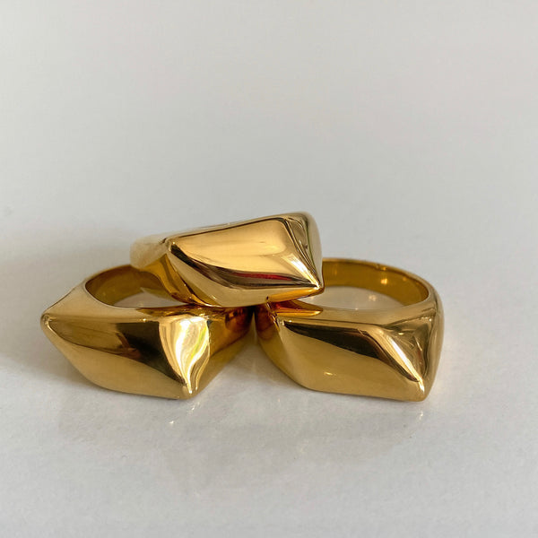 Irregular shaped dome ring